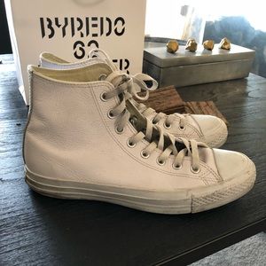 Women’s white leather Converse sz 10